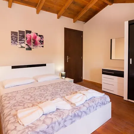Ntounias Vila Chania (Crete)